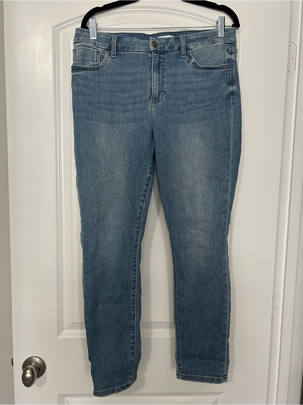 Studio Straight-Leg Women's Jeans in Light Blue Wash